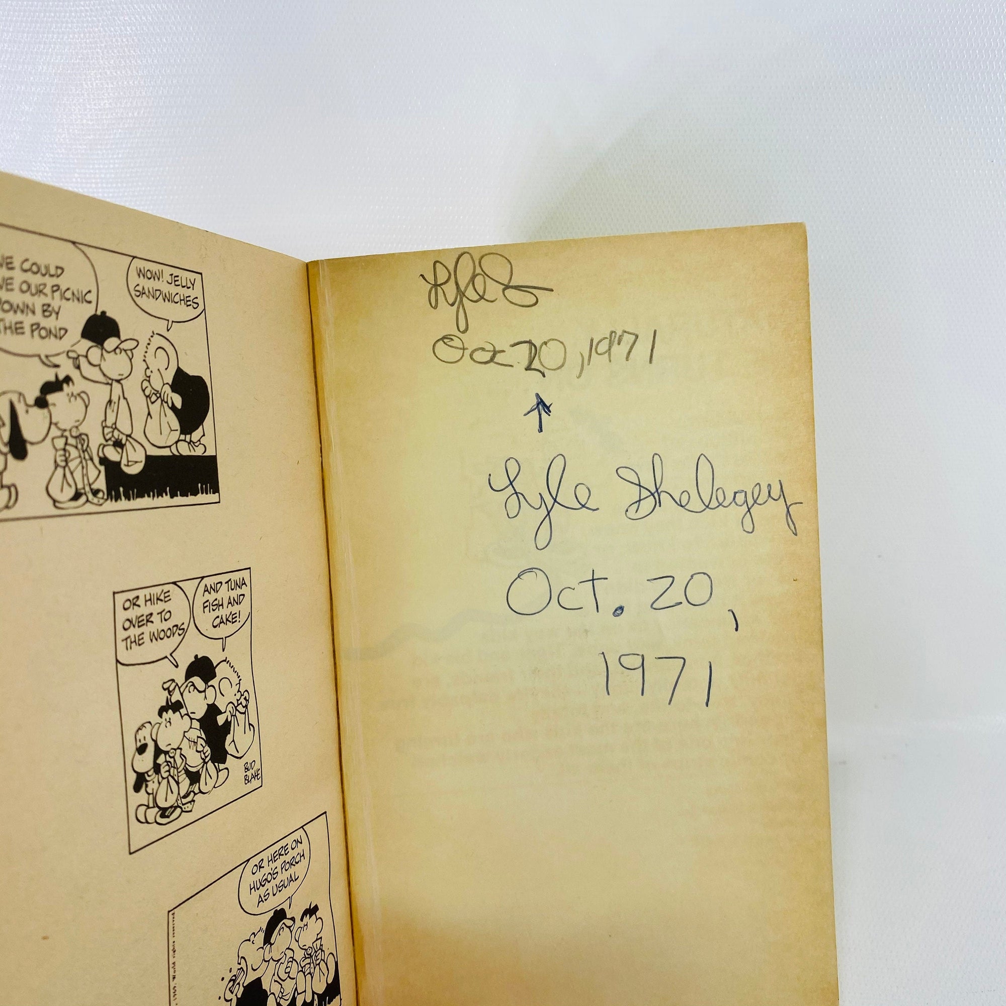 6 Cartoon Books featuring the Peanut's Gang by Charles M. Schulz Starring Charlie Brown SnoopyVintage Book