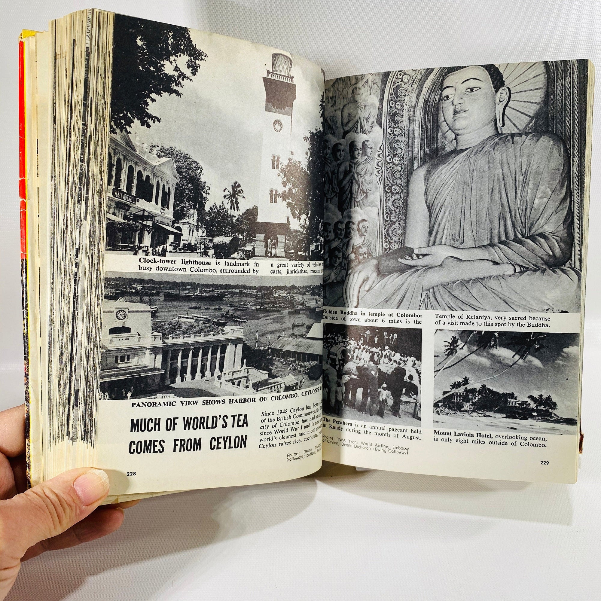 Around the World in 2,000 Pictures by A.Milton Runyon 1959