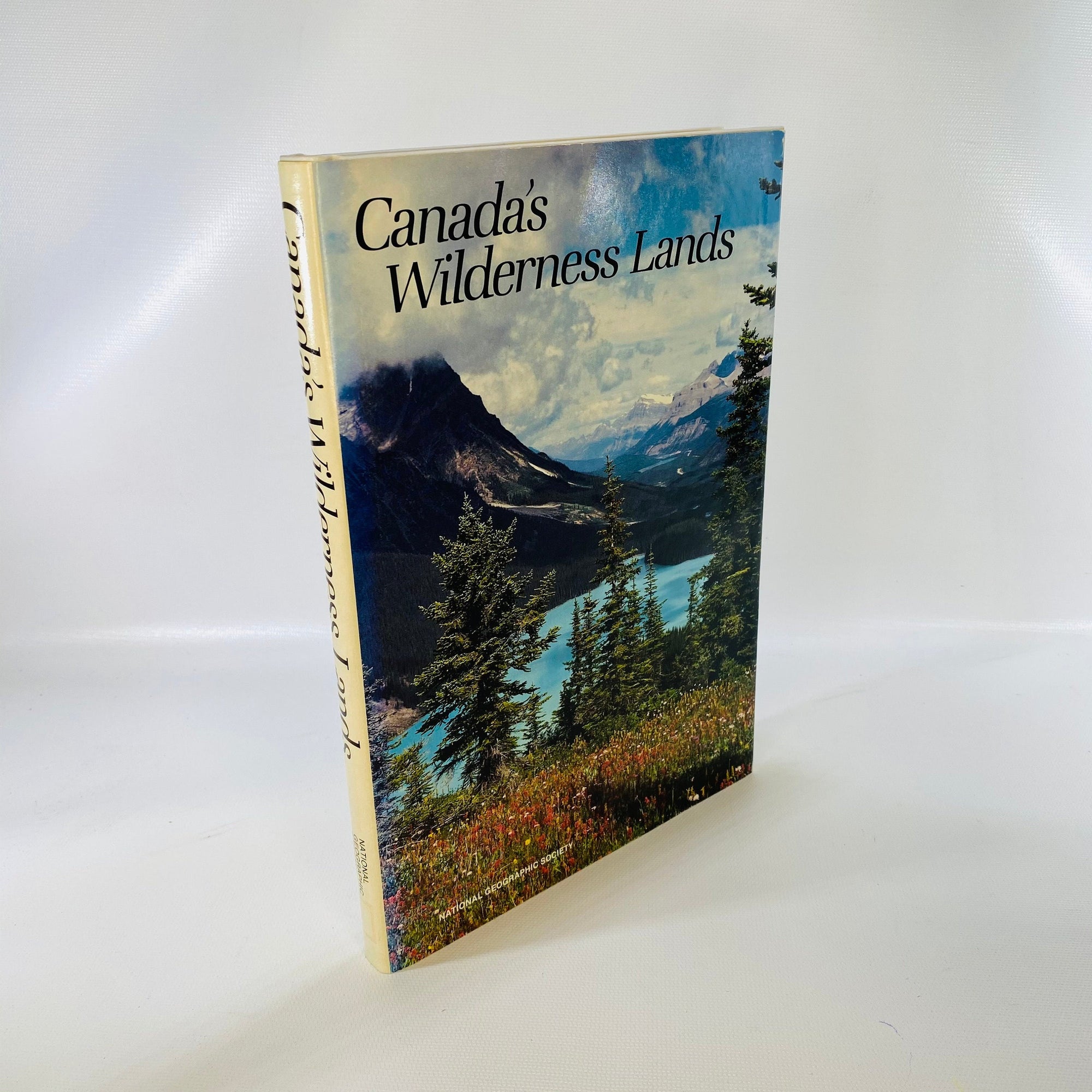 Canada's Wilderness Lands by National Geographic Society 1982