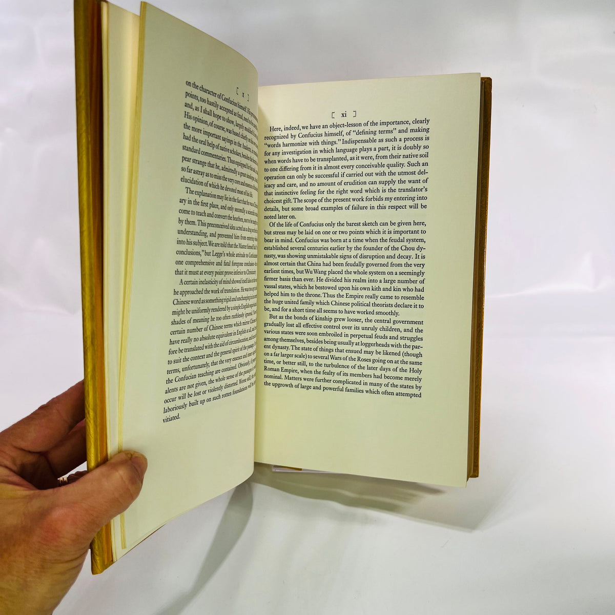 Analects of Confucius translated from the Chinese Illustrated Paintings by Tseng Yu-Ho 1976 Easton Press Leather Bound Book Gold Gilt Pages