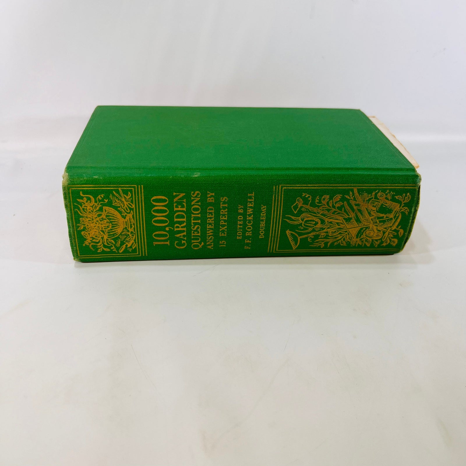 10,000 Garden Questions answered by the Experts  edited by FF Rockwell 1944  American Garden Guild Ilustrations Temperature & Planting Maps